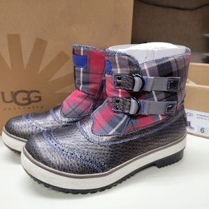 💖HOST PICK💖 UGG Marrais Waterproof Boots